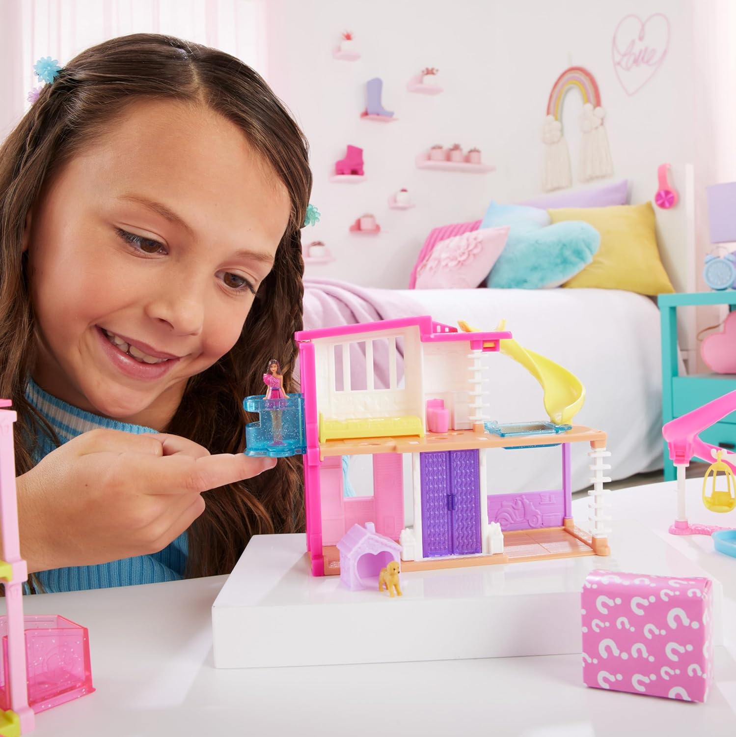 Mattel Barbie: Mini BarbieLand - Casă, Păpușă și Accesorii (HYF47)