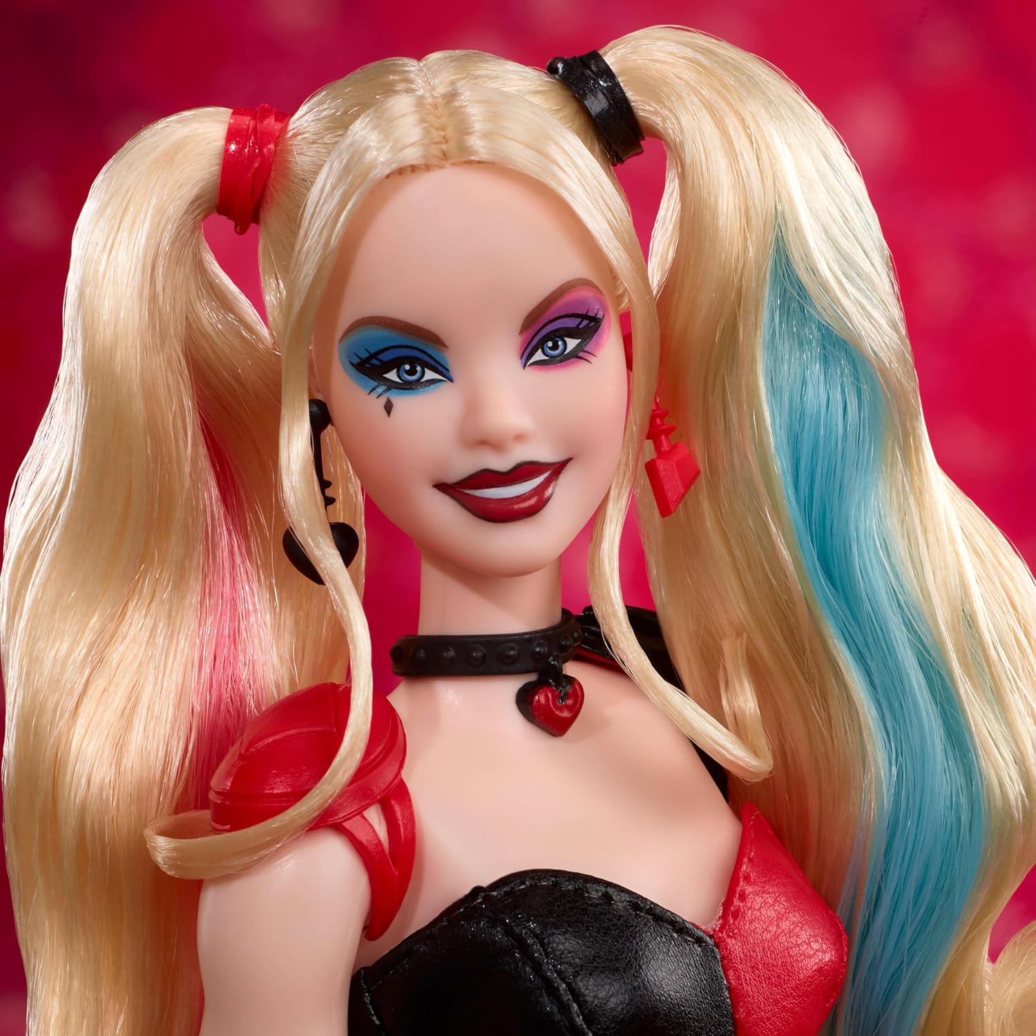 Barbie Signature Harley Quinn – Păpușă de colecție, Partea DC Batman 85. Aniversare (HRM84)