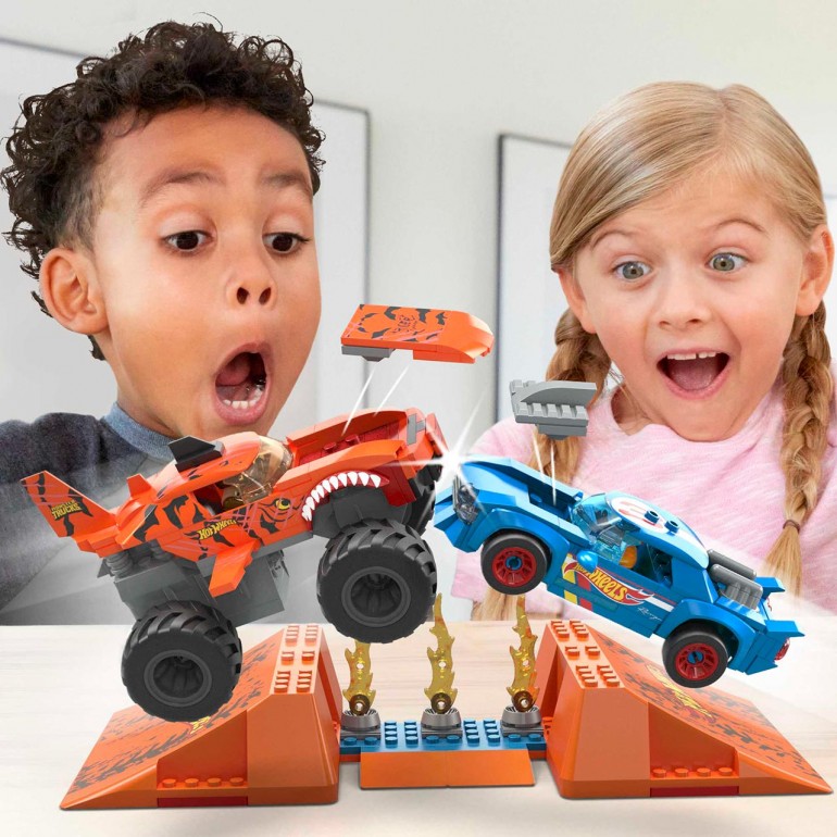 Hot Wheels Smash 'N Crash Tiger Shark Chomp Course