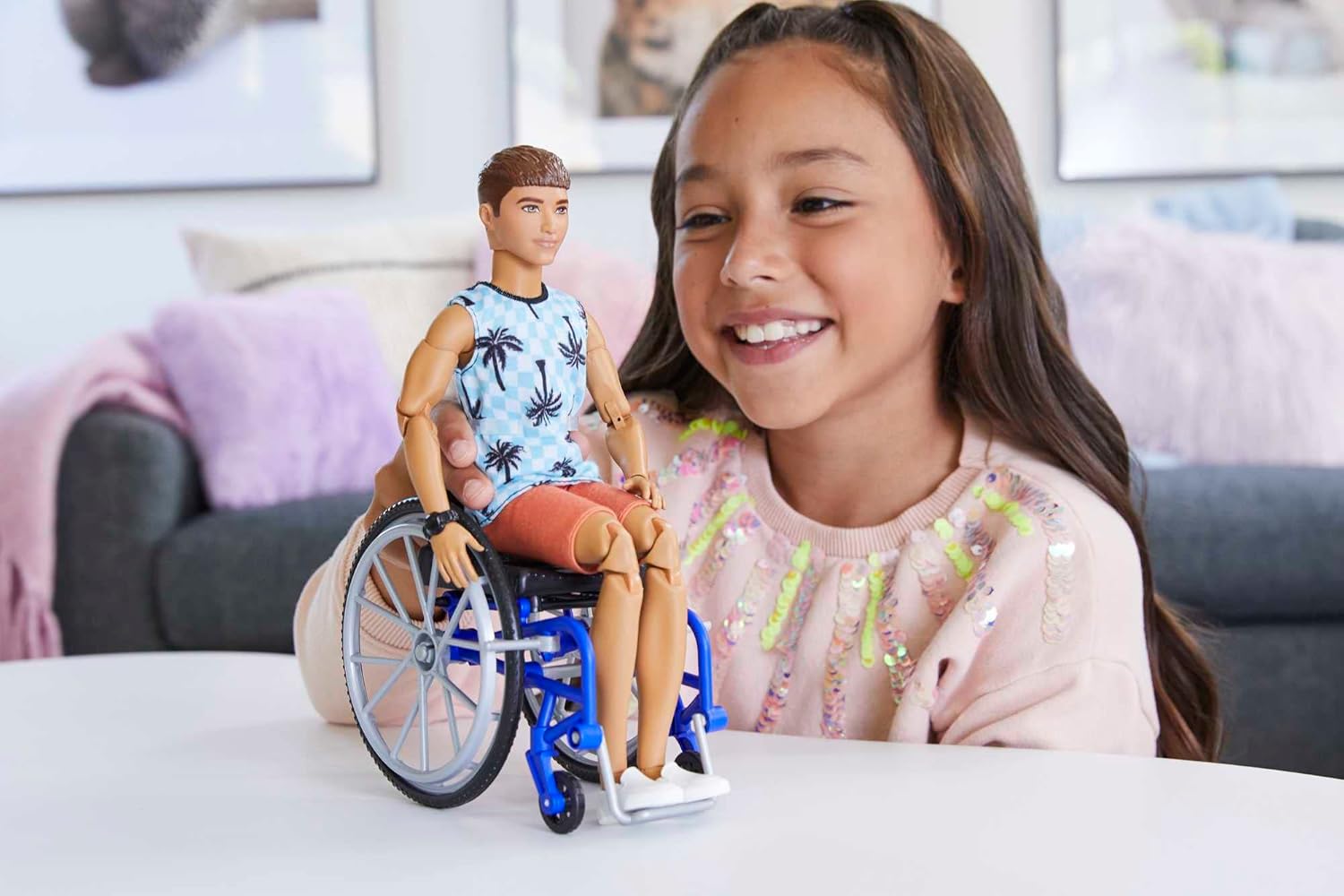 Barbie Ken lutka s invalidskim vozičkom in rampo (HJT59)