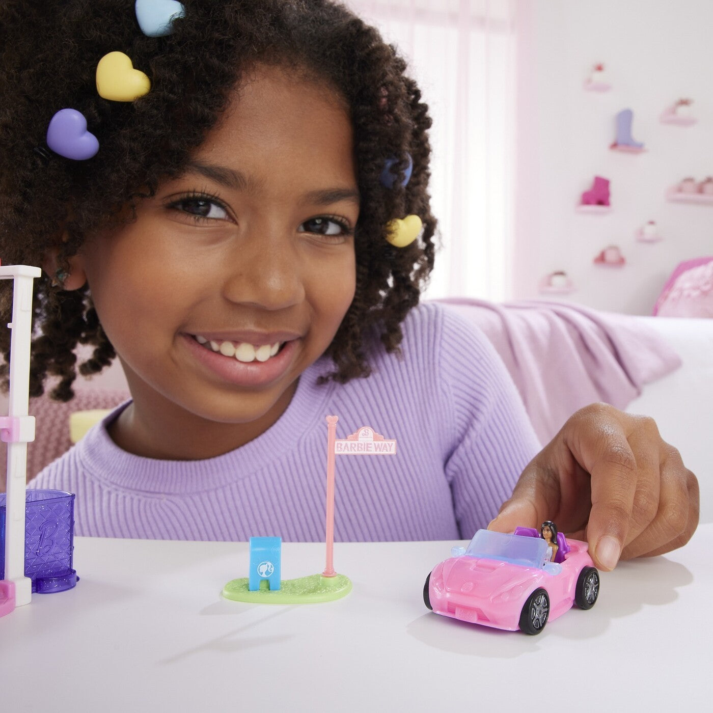 Mattel Barbie: Mini BarbieLand - Lutka in vozilo kabriolet (HYF42)